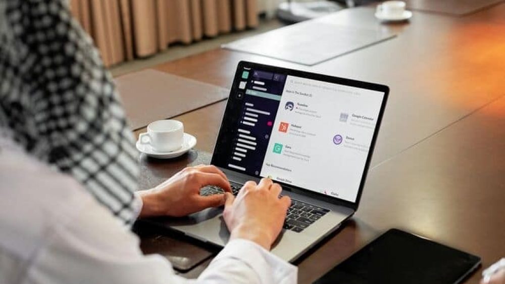 use-of-macbook to send emails